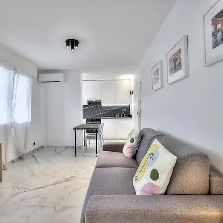 The White Cocoon In Apartment Antibes