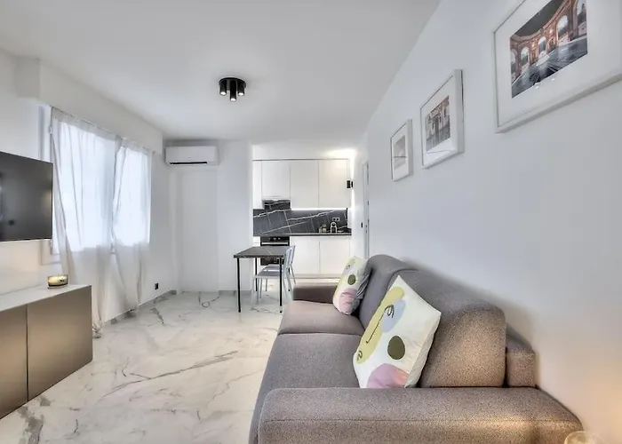 The White Cocoon In Apartment Antibes